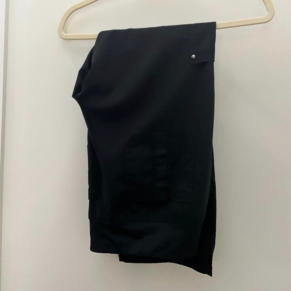 Healing hands petite medium black scrub pants